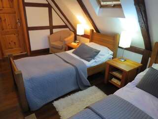 Апарт-отели The Blue Beetroot Болеславец Двухместный номер с 2 отдельными кроватями и ванной-3